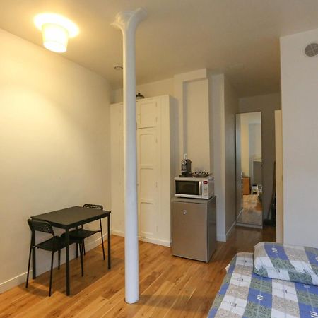 Nice And Comfortable Studio Apartment Париж Екстер'єр фото
