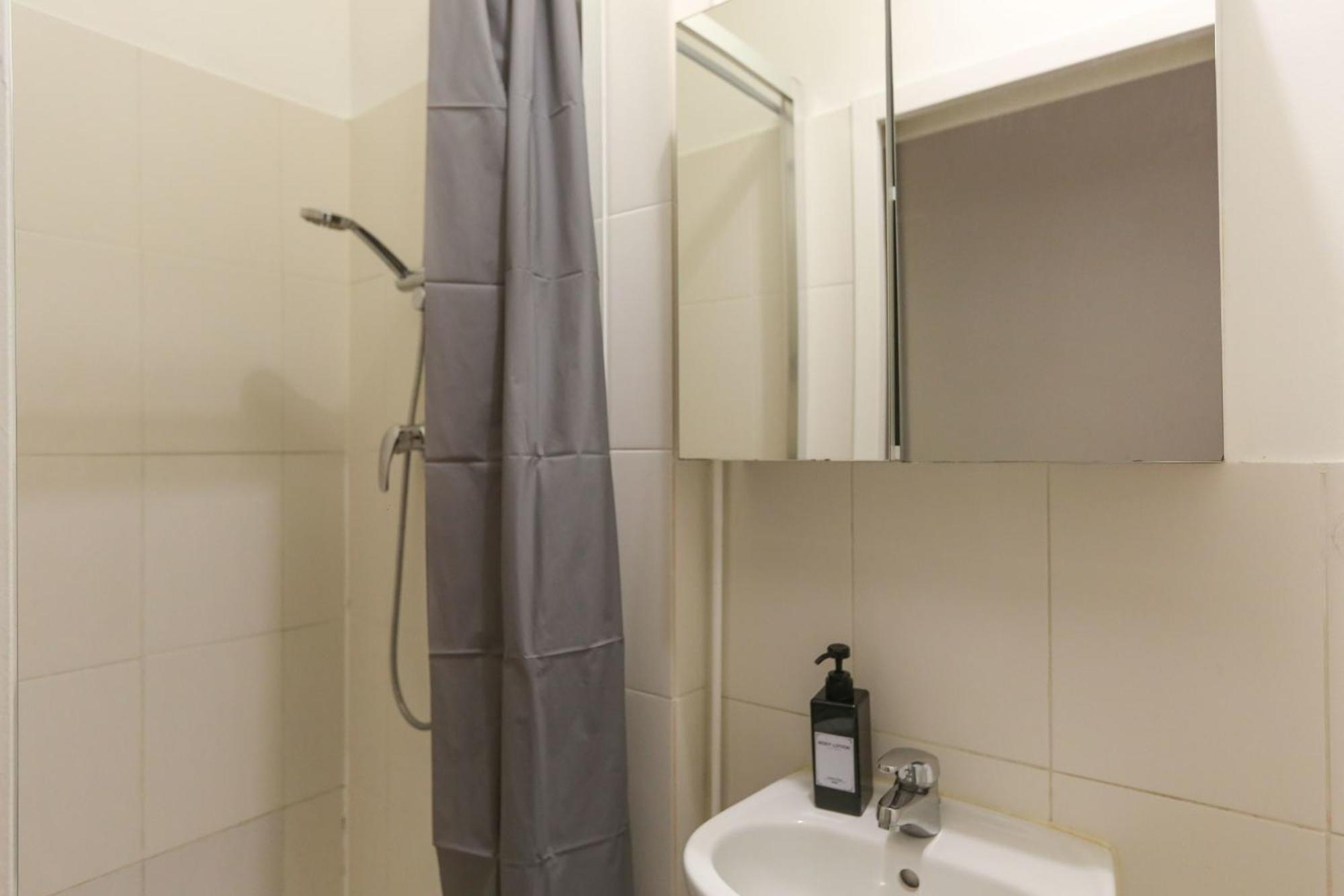 Nice And Comfortable Studio Apartment Париж Екстер'єр фото