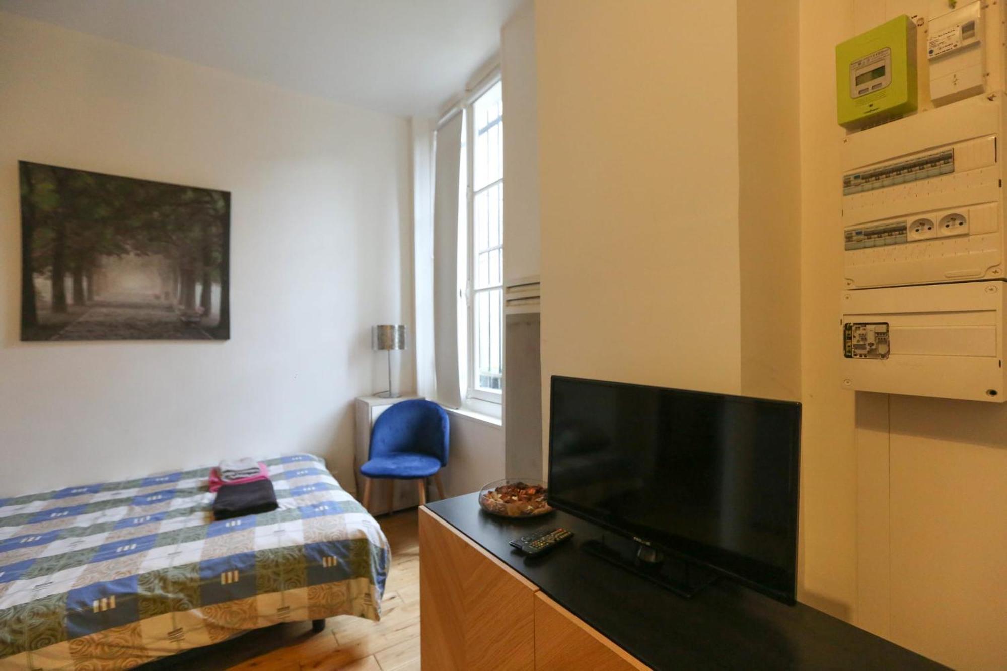 Nice And Comfortable Studio Apartment Париж Екстер'єр фото