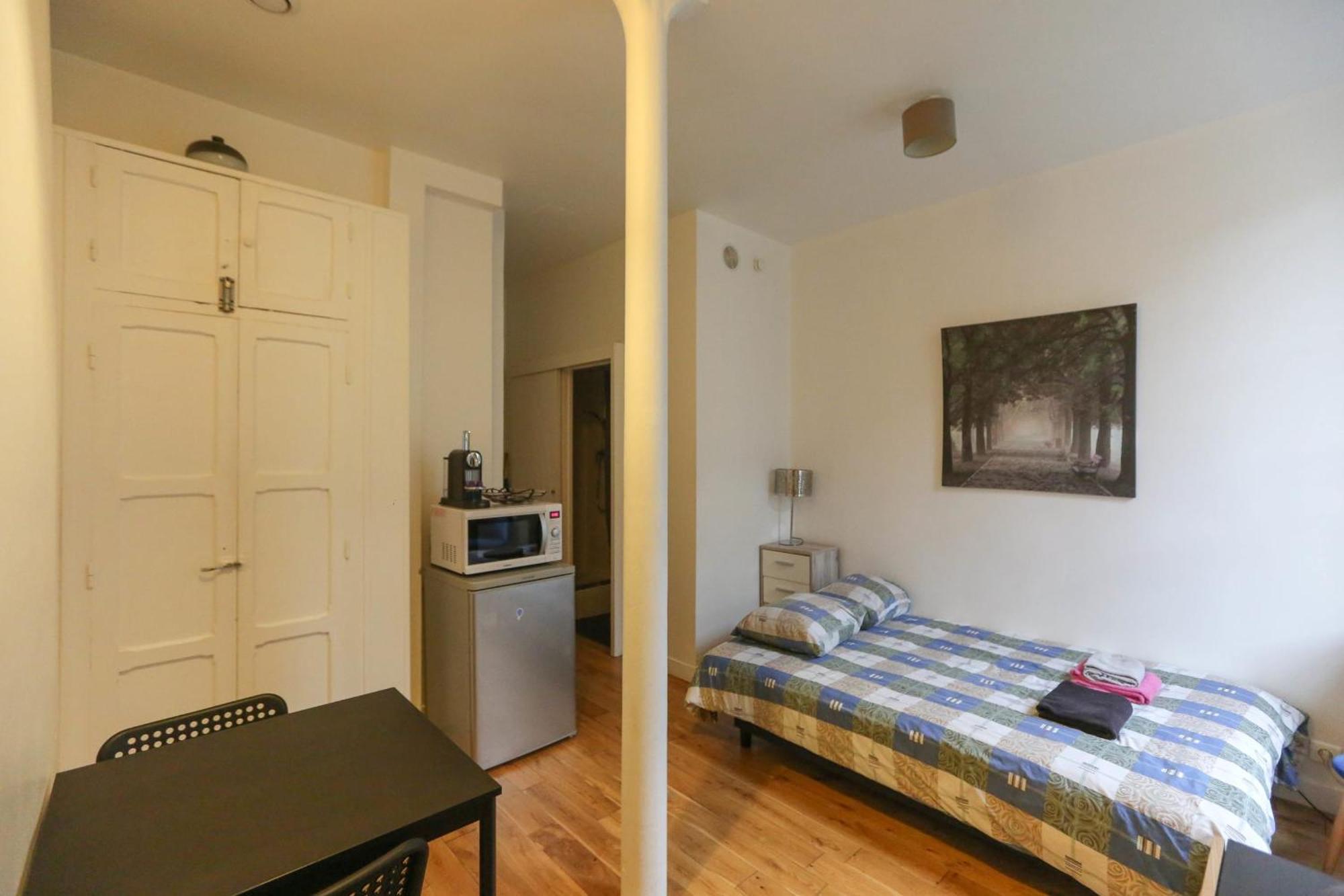 Nice And Comfortable Studio Apartment Париж Екстер'єр фото