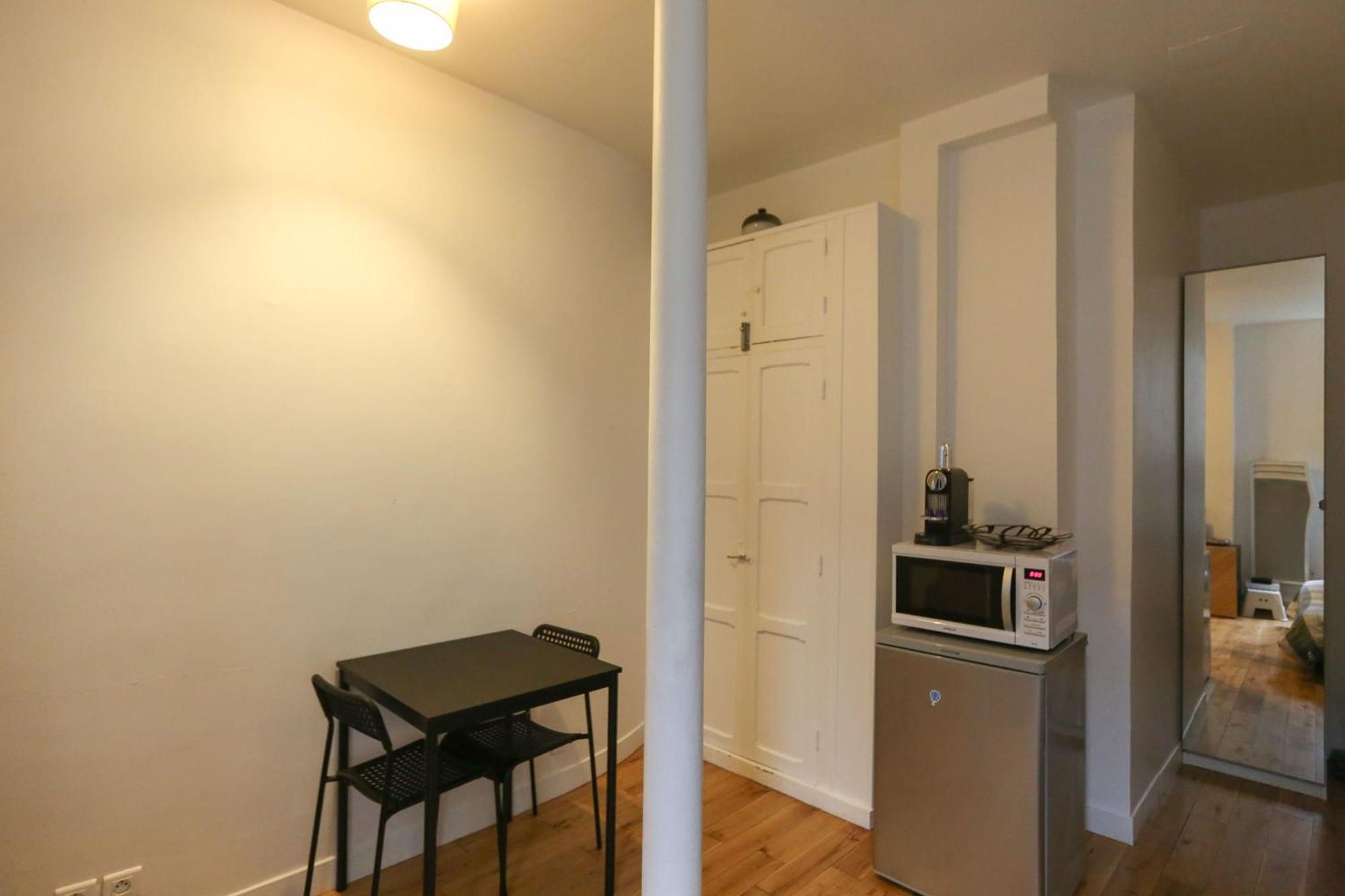 Nice And Comfortable Studio Apartment Париж Екстер'єр фото