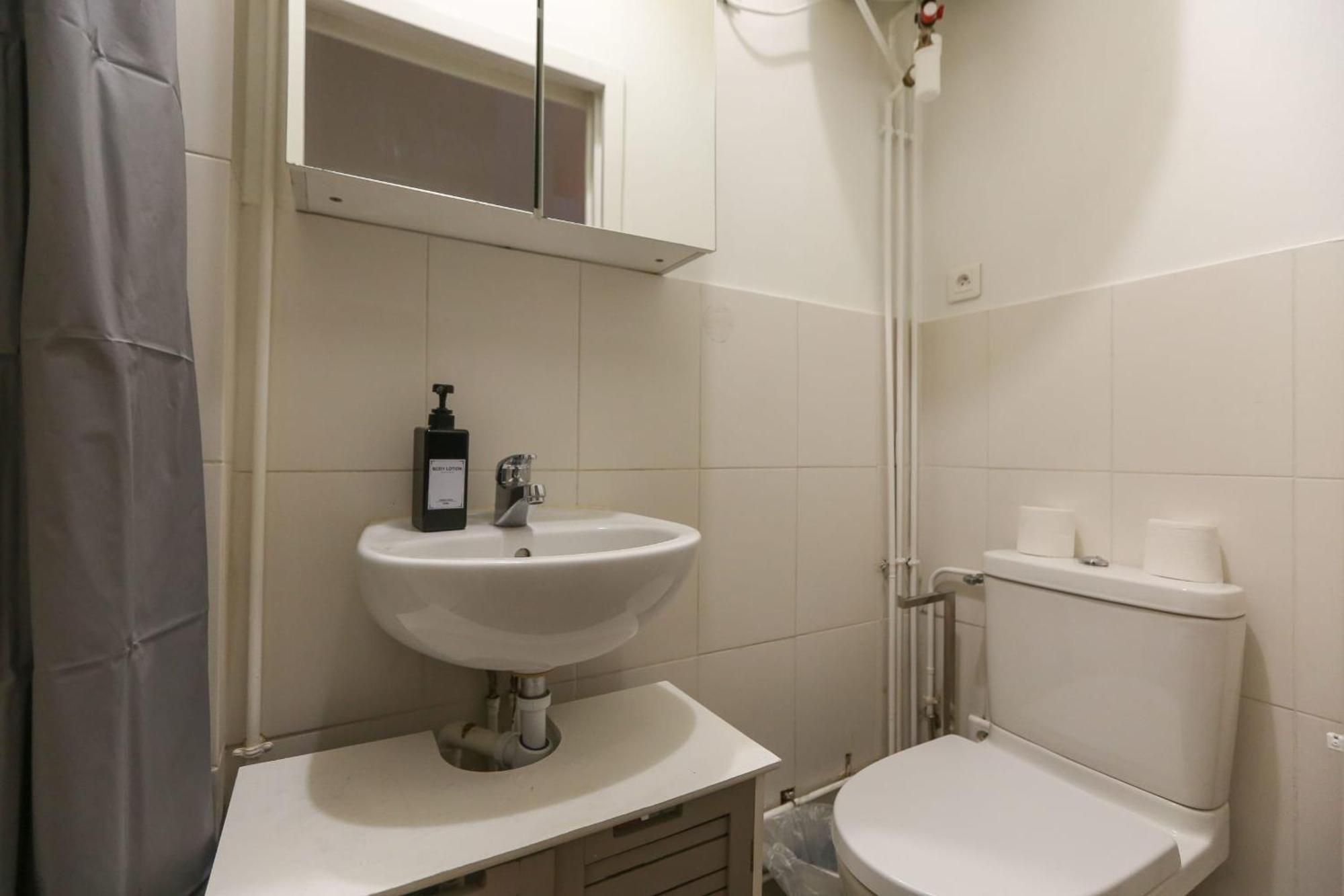 Nice And Comfortable Studio Apartment Париж Екстер'єр фото
