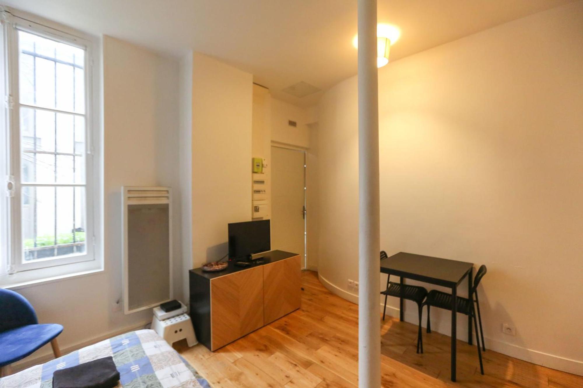 Nice And Comfortable Studio Apartment Париж Екстер'єр фото