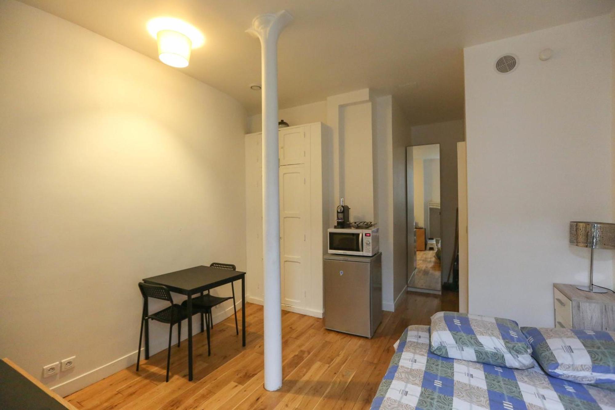 Nice And Comfortable Studio Apartment Париж Екстер'єр фото